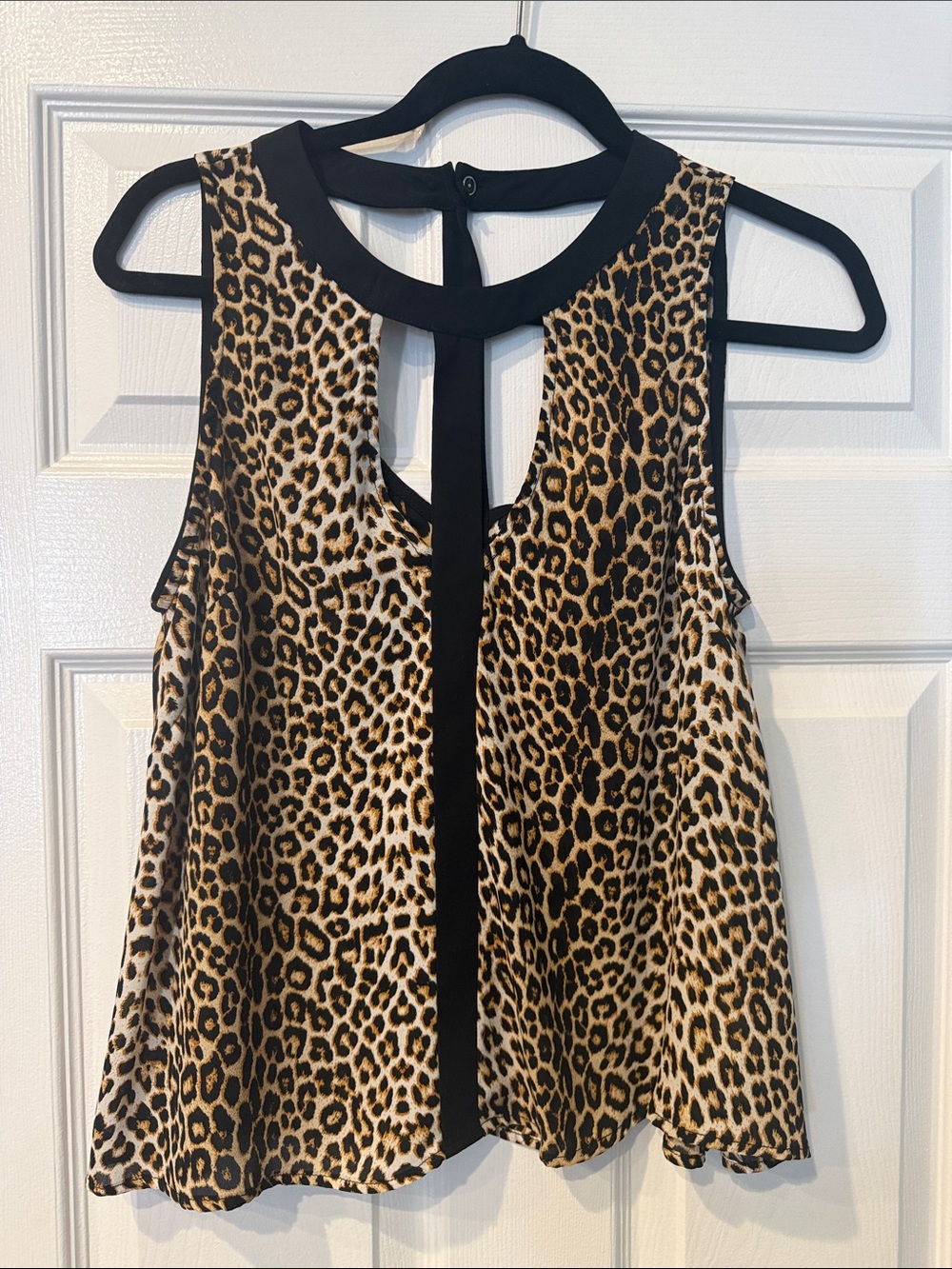Le Lis Leopard Print Sleeveless Keyhole Camisole with Black Trim